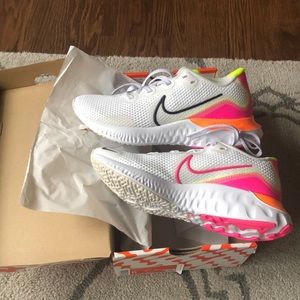 NWT Nike Renew Run Sneakers